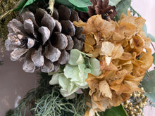 Cargar imagen en el visor de la galería, corona de navidad la fioreria