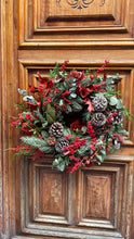 Cargar imagen en el visor de la galería, corona de navidad frutos rojos
