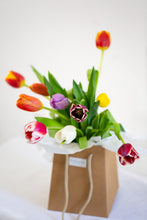 Cargar imagen en el visor de la galería, flower bag tulipanes