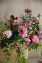 Cargar imagen en el visor de la galería, canasto provenza con ramo