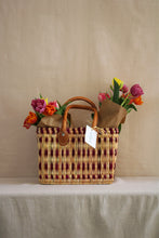 Cargar imagen en el visor de la galería, canasto toscana con tulipanes