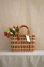 Cargar imagen en el visor de la galería, canasto toscana con tulipanes