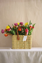 Cargar imagen en el visor de la galería, canasto provenza con tulipanes