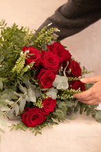 Cargar imagen en el visor de la galería, ramo rosas