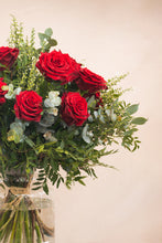 Cargar imagen en el visor de la galería, jarrón de rosas