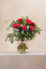 Cargar imagen en el visor de la galería, jarrón de rosas