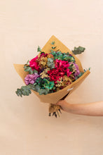 Cargar imagen en el visor de la galería, ramo hortensia preservada